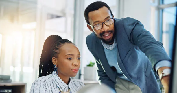 Transmission de savoir-faire entre professionnels, au poste de travail